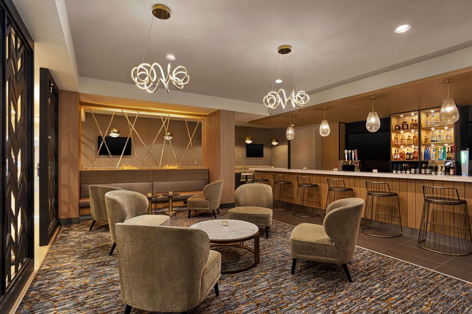 Doubletree By Hilton Pointe Claire Montreal Airport West Hotel Bagian luar foto